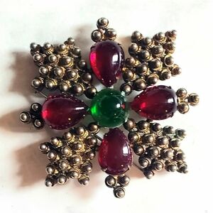 Vogue Jewelry Signed Vintage 50s Maltese Cross Glass Cabochon Brooch Red Green